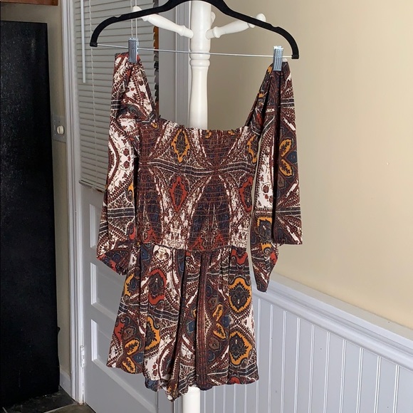 Boutique Off Shoulder Flowy Romper - Picture 1 of 6